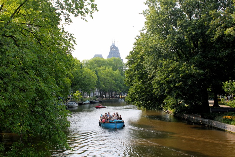 De_pijp_canals_boat_amsterdam