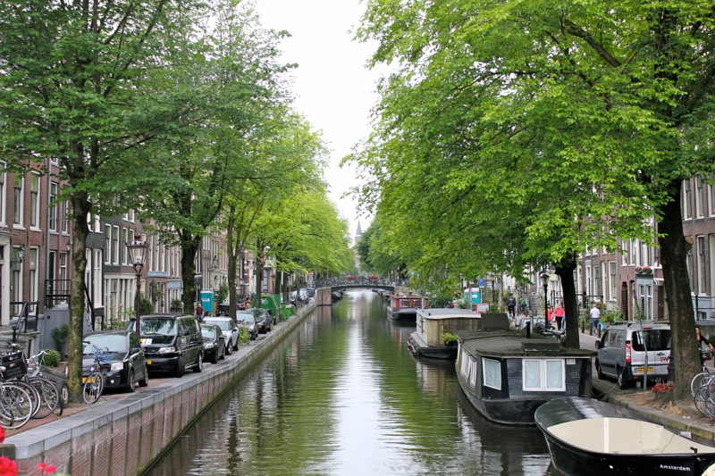 Summer_amsterdam_canals