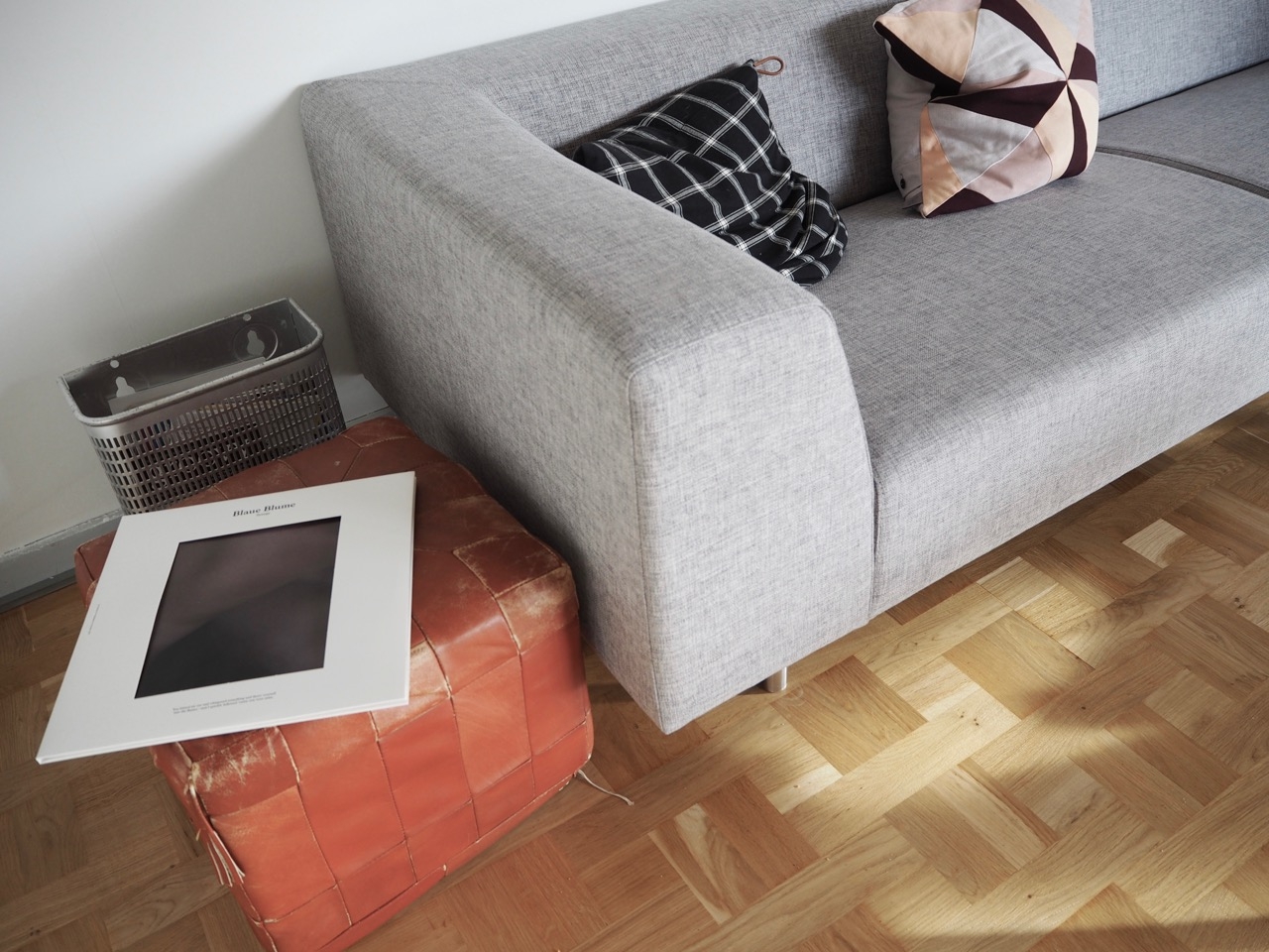 Vinyl_bolia_sofa_dsb_skraldespand