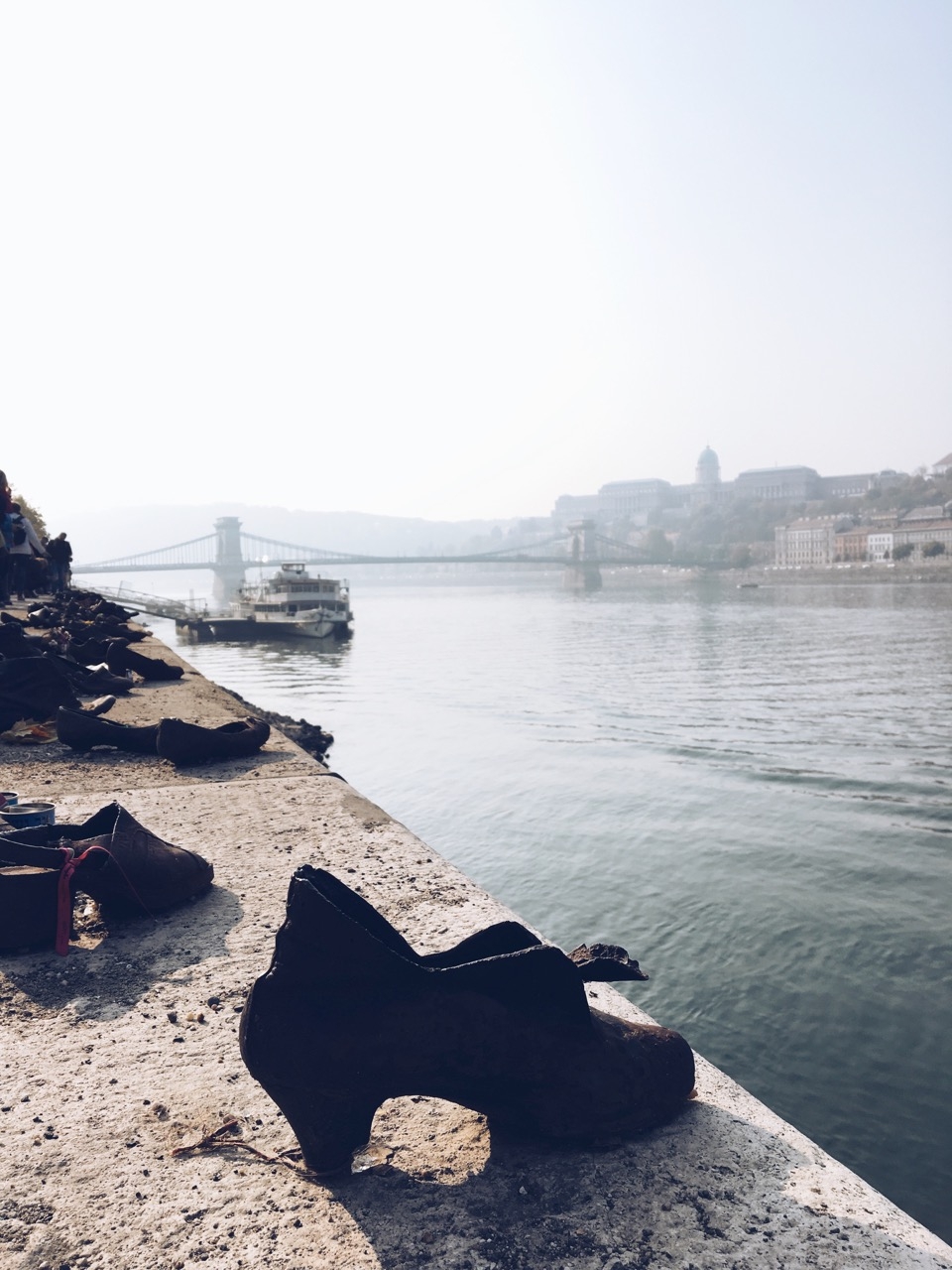 Shoes_donau_budapest